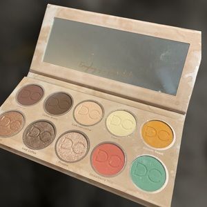 Dominique cosmetics pallet eyeshadow “latte 2”